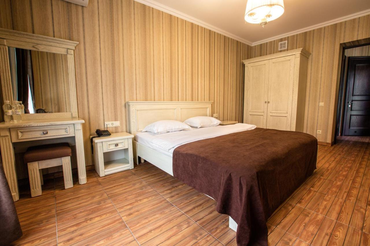 Georg Park Hotel Tarashany Exteriör bild