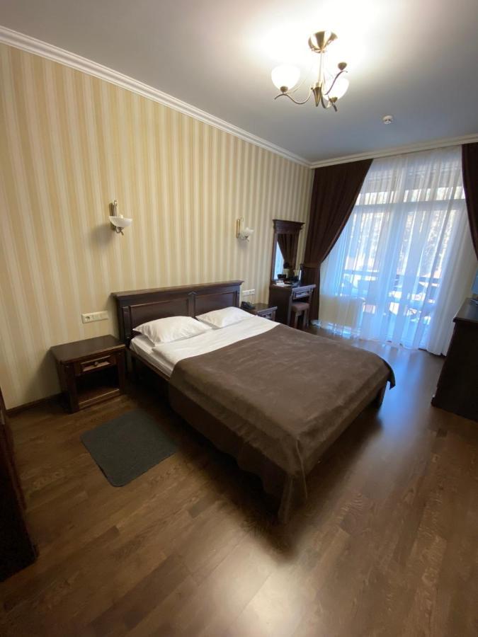 Georg Park Hotel Tarashany Exteriör bild